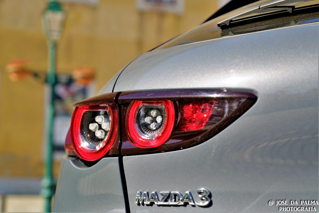 Mazda 3 1.8 SKYACTIV-D Evolve: Primar pela diferença! 28