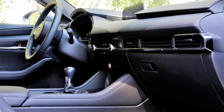 Mazda 3 1.8 SKYACTIV-D Evolve: Primar pela diferença! 44