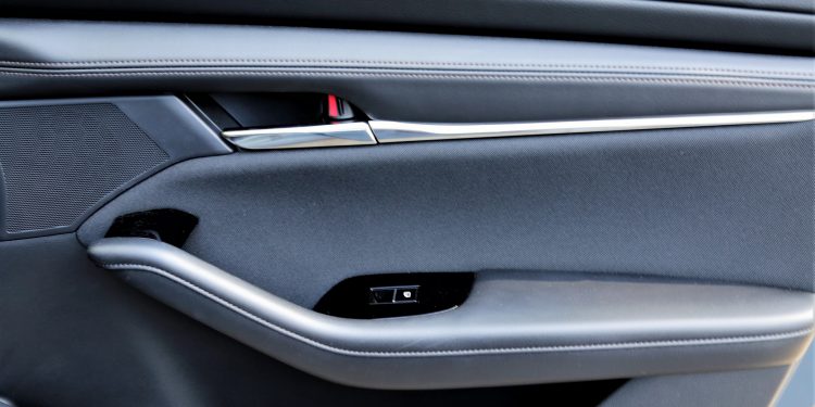 Mazda 3 1.8 SKYACTIV-D Evolve: Primar pela diferença! 42