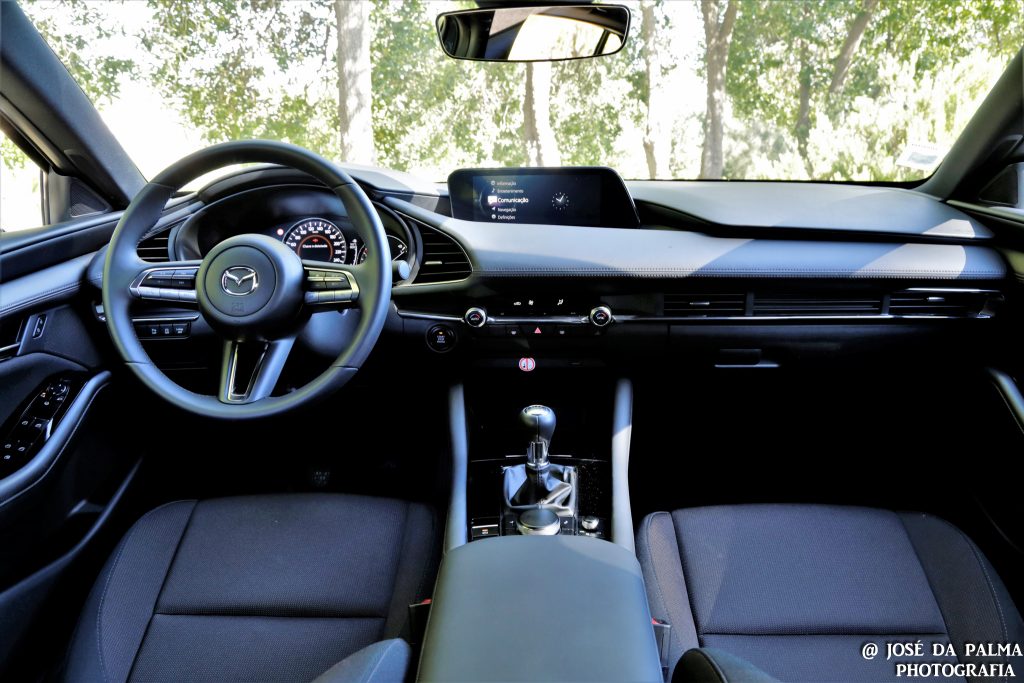 Mazda 3 1.8 SKYACTIV-D Evolve: Primar pela diferença! 25