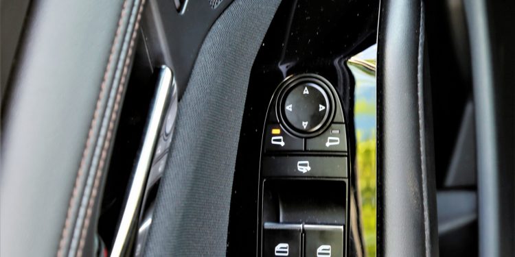 Mazda 3 1.8 SKYACTIV-D Evolve: Primar pela diferença! 38