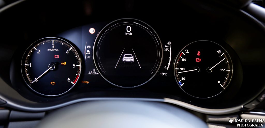 Mazda 3 1.8 SKYACTIV-D Evolve: Primar pela diferença! 30