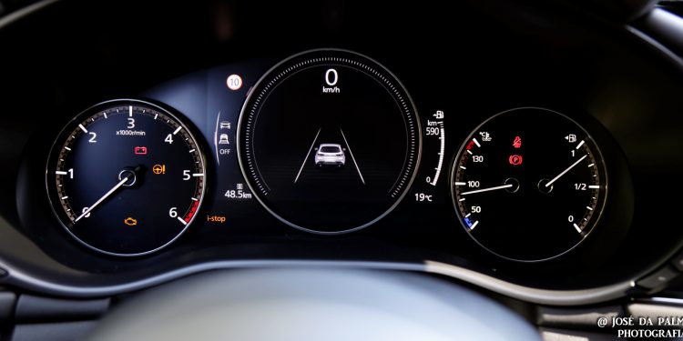 Mazda 3 1.8 SKYACTIV-D Evolve: Primar pela diferença! 36