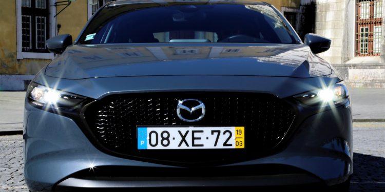 Mazda 3 1.8 SKYACTIV-D Evolve: Primar pela diferença! 51