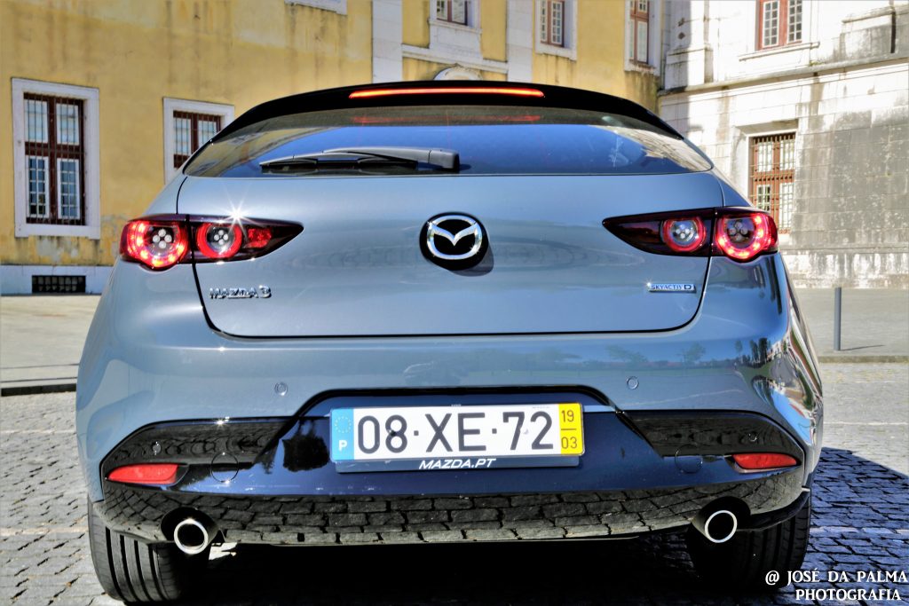 Mazda 3 1.8 SKYACTIV-D Evolve: Primar pela diferença! 22