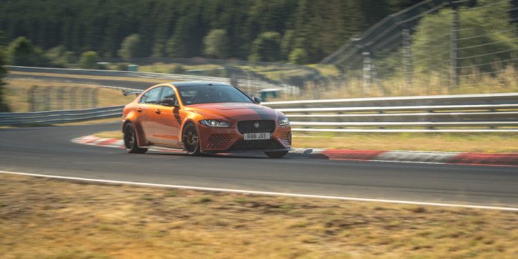 Jaguar XE SV Project 8 bate o seu próprio recorde em Nurburgring! 18