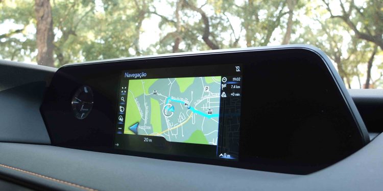 Lexus UX 250h Executive +: Ecologia, qualidade e conforto! 57
