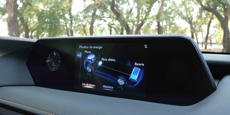 Lexus UX 250h Executive +: Ecologia, qualidade e conforto! 56