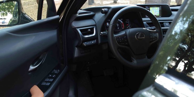 Lexus UX 250h Executive +: Ecologia, qualidade e conforto! 53