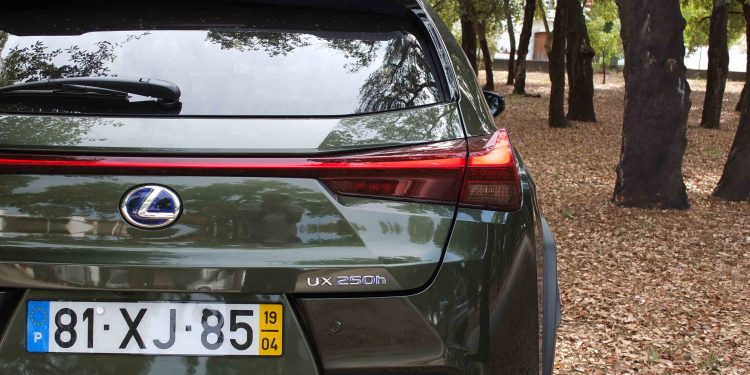 Lexus UX 250h Executive +: Ecologia, qualidade e conforto! 37