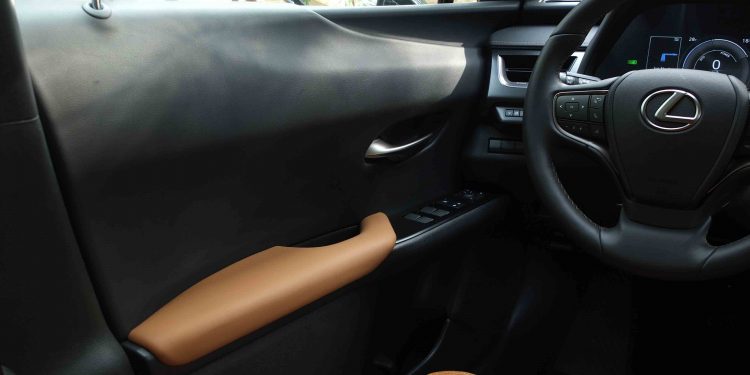 Lexus UX 250h Executive +: Ecologia, qualidade e conforto! 35