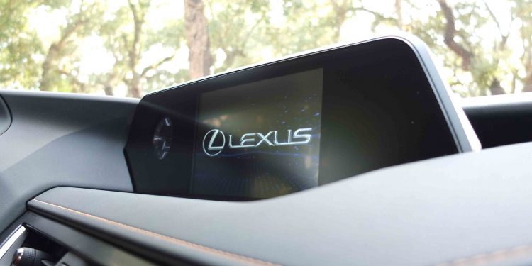Lexus UX 250h Executive +: Ecologia, qualidade e conforto! 63