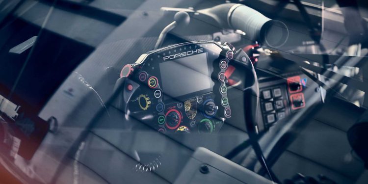 Porsche revelou 911 RSR GTE! 18