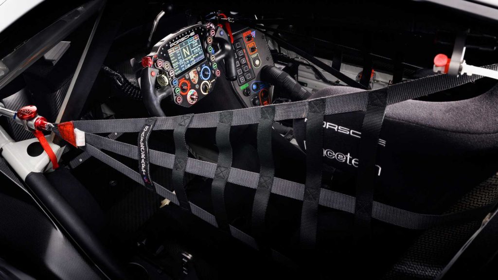 Porsche revelou 911 RSR GTE! 16