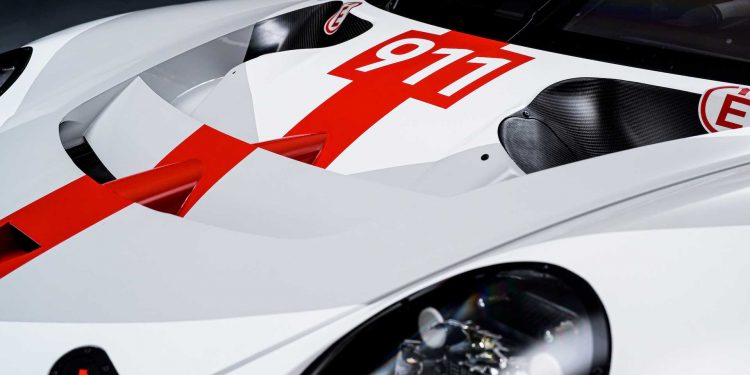Porsche revelou 911 RSR GTE! 24