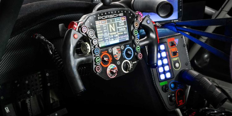 Porsche revelou 911 RSR GTE! 21