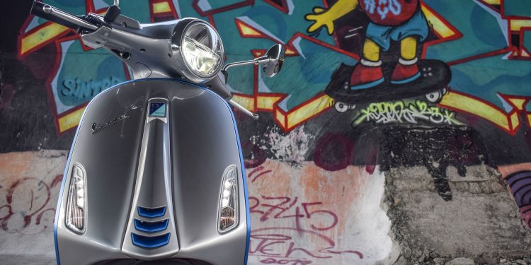 Vespa Elettrica: Diversão a 50km/h! 25