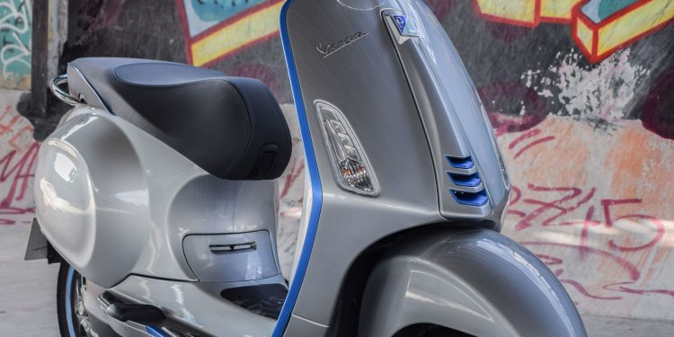Vespa Elettrica: Diversão a 50km/h! 28