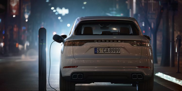 Porsche Cayenne Turbo S E-Hybrid apresentado com 680cv! 17