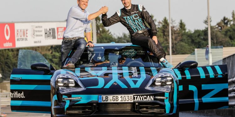 Porsche Taycan é o eléctrico de produção com 4 portas mais rápido em Nurburgring! 20