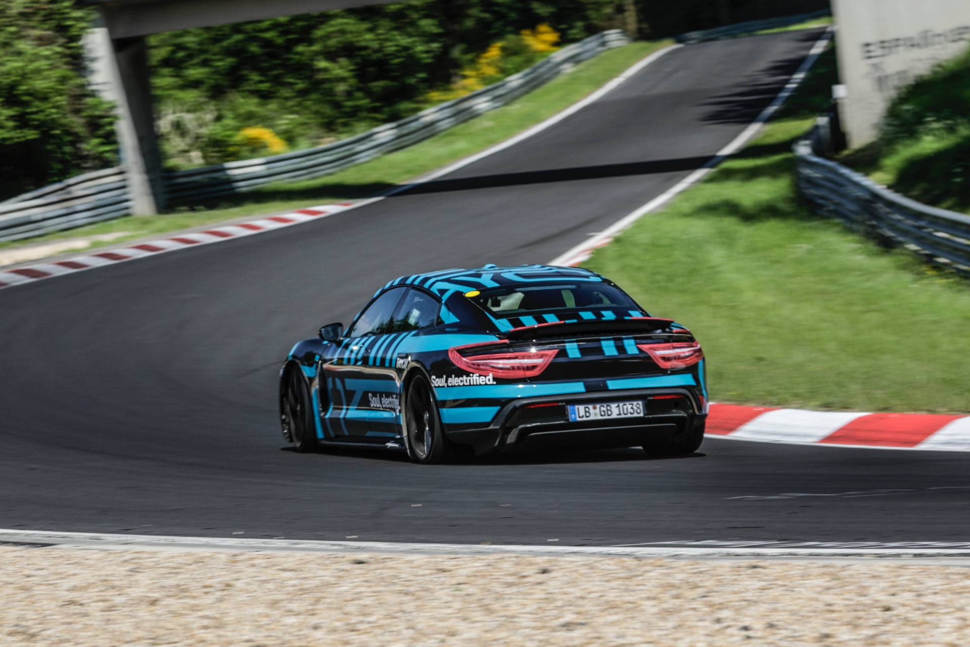Porsche Taycan é o eléctrico de produção com 4 portas mais rápido em Nurburgring! 15