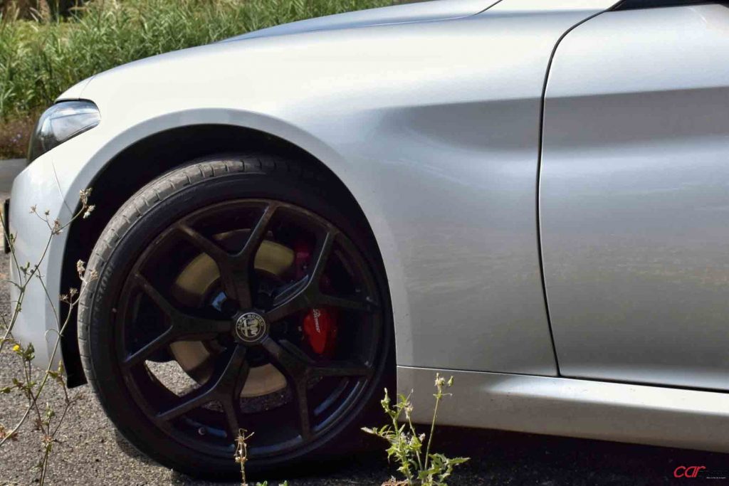 Alfa Romeo Giulia Black Tech 2.2 JTDM: Guiar com um sorriso no rosto! 47