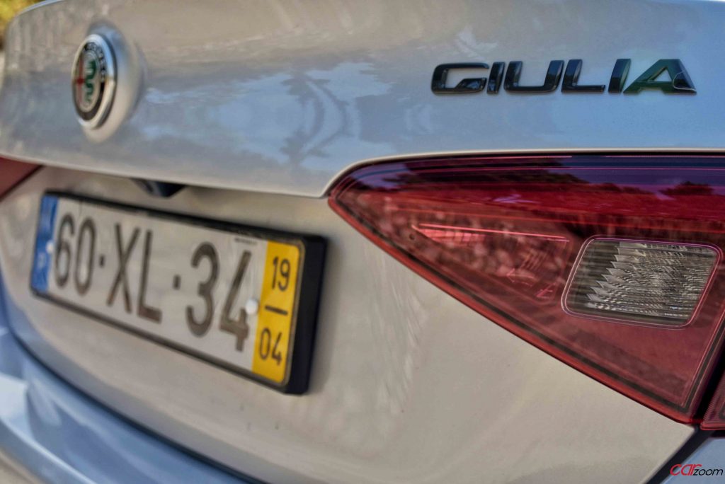 Alfa Romeo Giulia Black Tech 2.2 JTDM: Guiar com um sorriso no rosto! 40