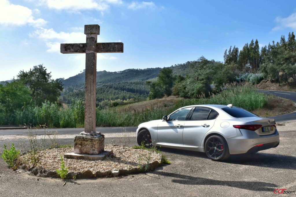 Alfa Romeo Giulia Black Tech 2.2 JTDM: Guiar com um sorriso no rosto! 39