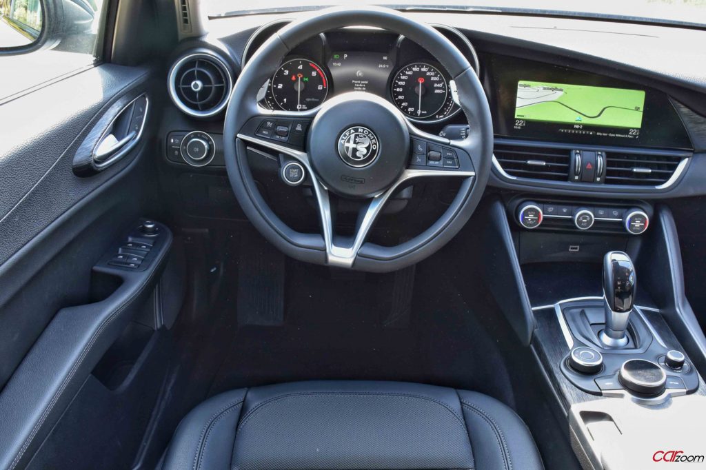 Alfa Romeo Giulia Black Tech 2.2 JTDM: Guiar com um sorriso no rosto! 33