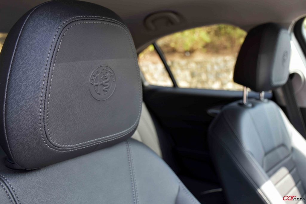 Alfa Romeo Giulia Black Tech 2.2 JTDM: Guiar com um sorriso no rosto! 32