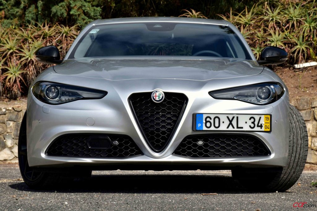 Alfa Romeo Giulia Black Tech 2.2 JTDM: Guiar com um sorriso no rosto! 45