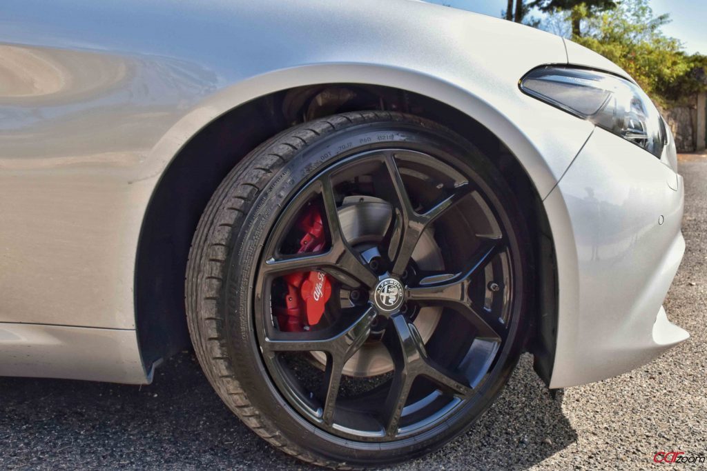 Alfa Romeo Giulia Black Tech 2.2 JTDM: Guiar com um sorriso no rosto! 41