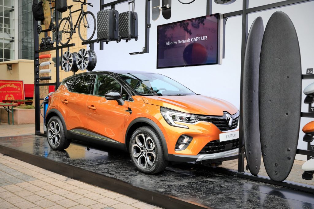 Novo Renault Captur chega a Frankfurt com versão Híbrida Plug-In! 32