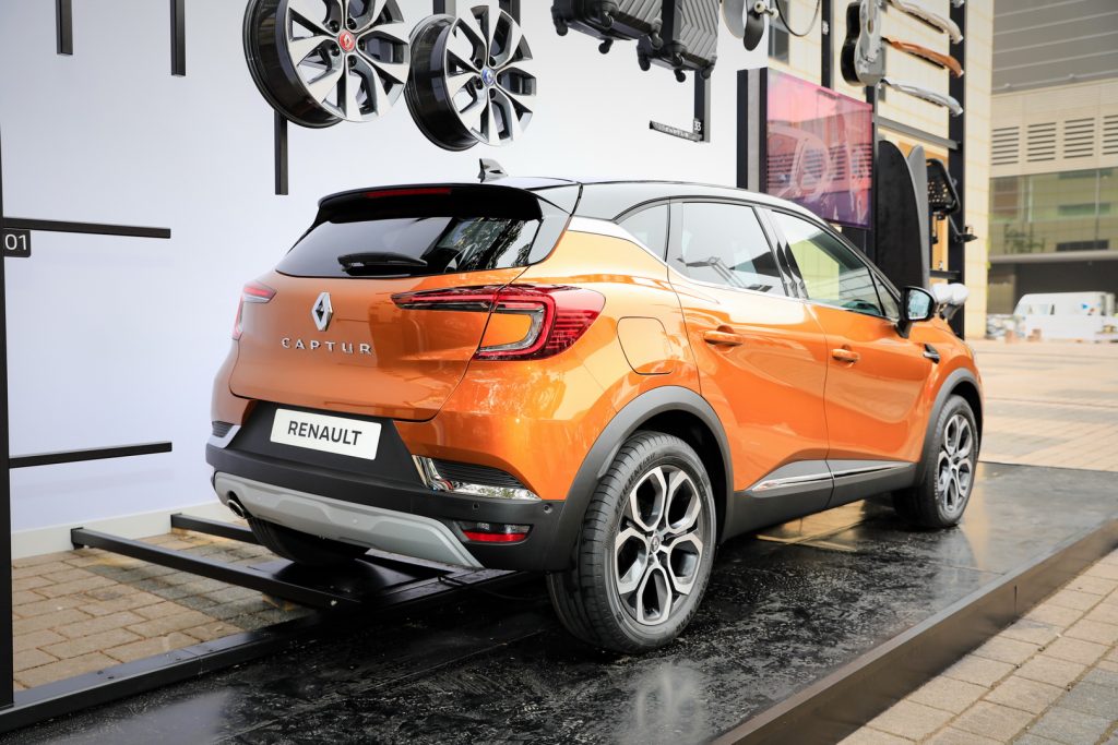 Novo Renault Captur chega a Frankfurt com versão Híbrida Plug-In! 30