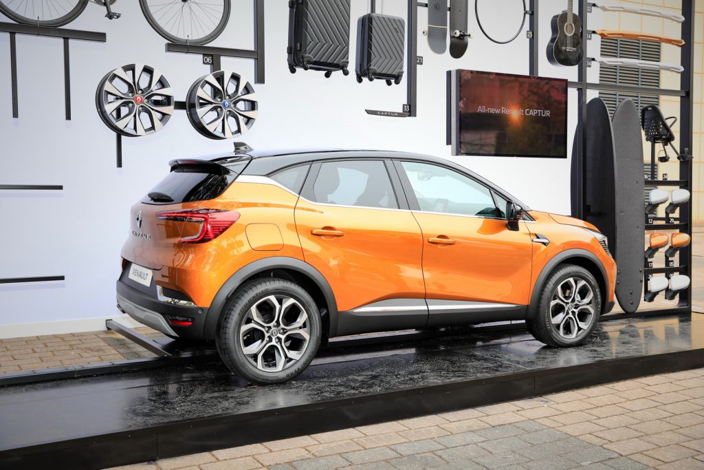 Novo Renault Captur chega a Frankfurt com versão Híbrida Plug-In! 13