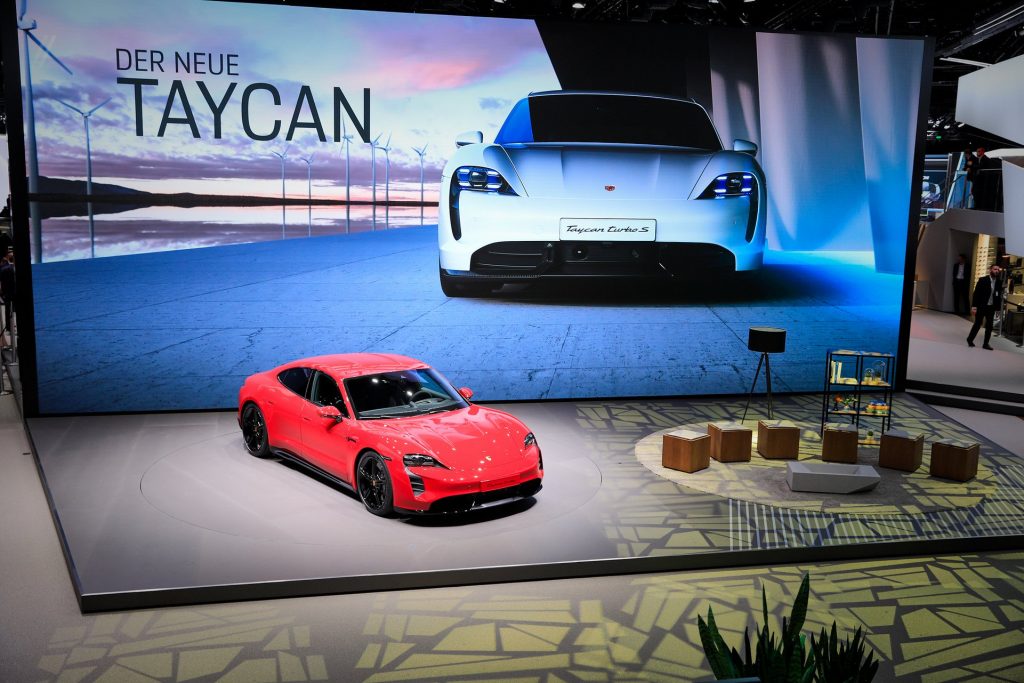 Porsche Taycan causa furor em Frankfurt! 60 Porsche Taycan causa furor em Frankfurt! 60