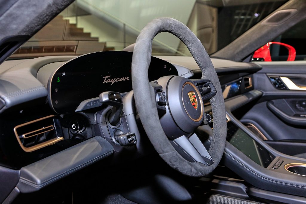 Porsche Taycan causa furor em Frankfurt! 22 Porsche Taycan causa furor em Frankfurt! 22