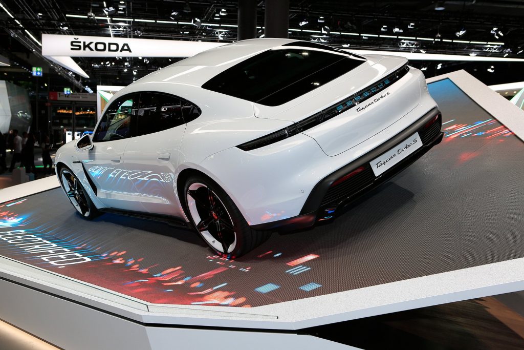Porsche Taycan causa furor em Frankfurt! 16 Porsche Taycan causa furor em Frankfurt! 16