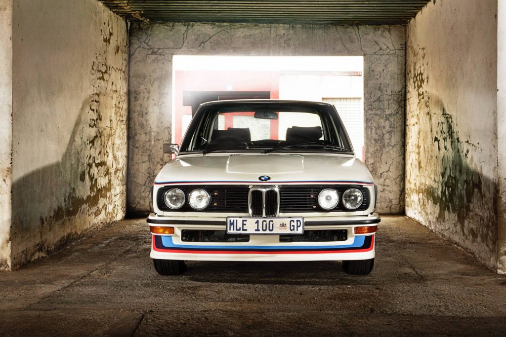 BMW 530 Motorsport Edition de 1976 recebe restauro! 29