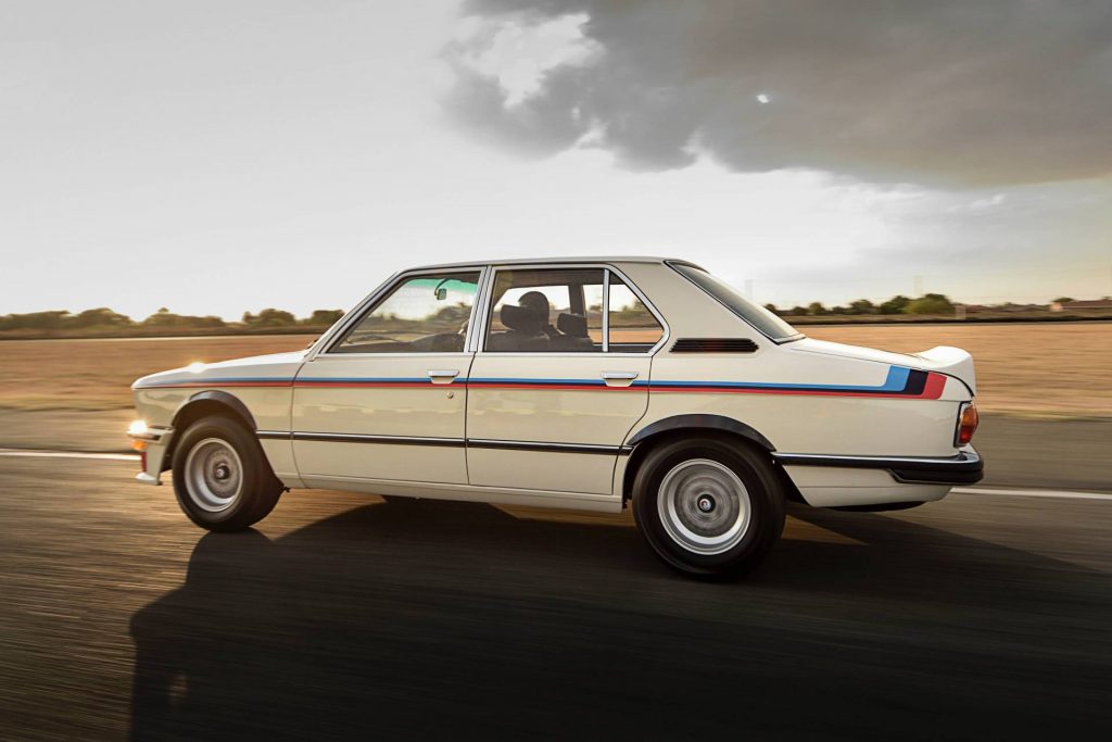 BMW 530 Motorsport Edition de 1976 recebe restauro! 17
