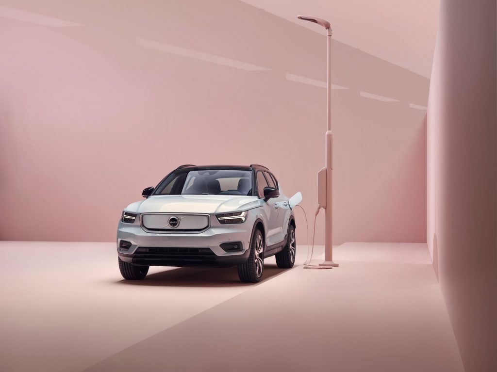Volvo revela novo XC40 "Recharged" totalmente eléctrico! 27