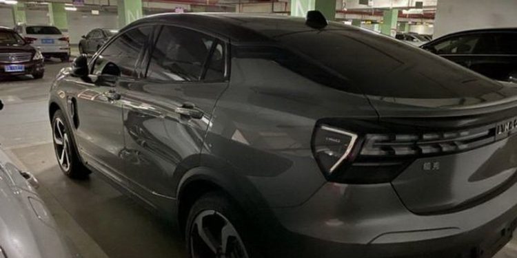 Lynk & Co revela novo SUV Coupé em imagens! 22