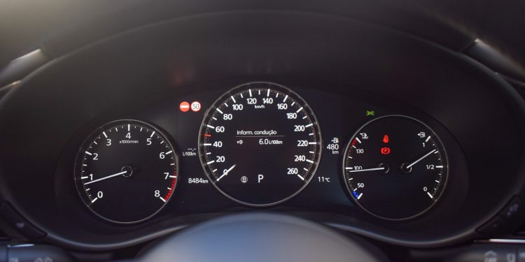 Mazda 3 CS 2.0 SKYACTIV-G Excellence: Requinte num segmento "C"! 45