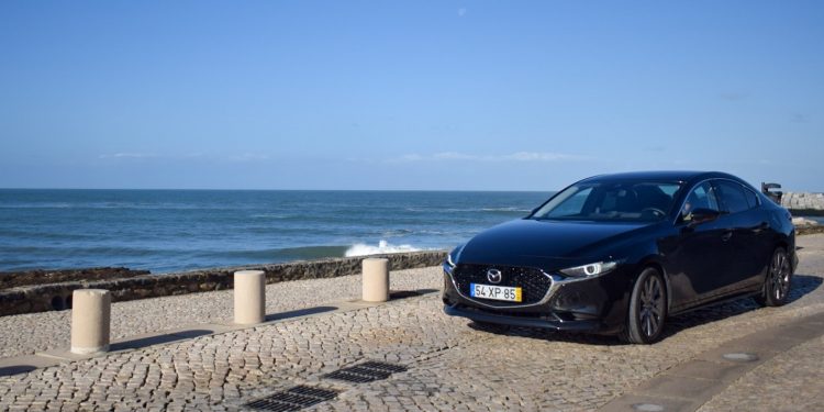 Mazda 3 CS 2.0 SKYACTIV-G Excellence: Requinte num segmento "C"! 41