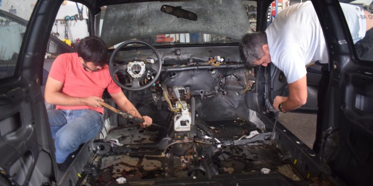 Comprámos um carro por 400 euros no OLX e fomos correr com ele! 39 Comprámos um carro por 400 euros no OLX e fomos correr com ele! 39