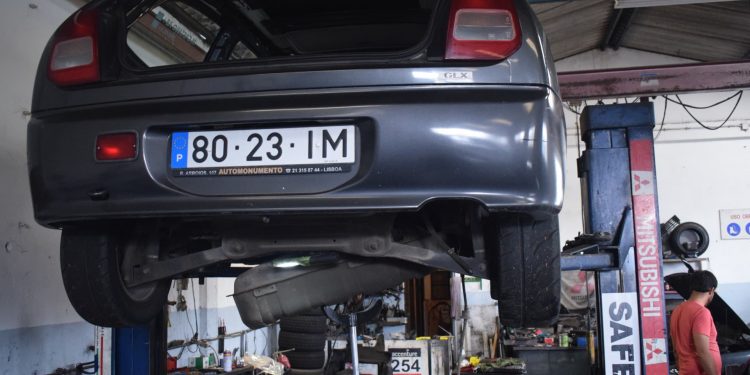Comprámos um carro por 400 euros no OLX e fomos correr com ele! 38 Comprámos um carro por 400 euros no OLX e fomos correr com ele! 38