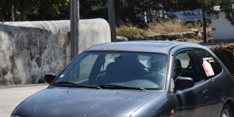Comprámos um carro por 400 euros no OLX e fomos correr com ele! 36 Comprámos um carro por 400 euros no OLX e fomos correr com ele! 36