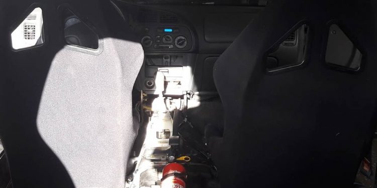 Comprámos um carro por 400 euros no OLX e fomos correr com ele! 25 Comprámos um carro por 400 euros no OLX e fomos correr com ele! 25