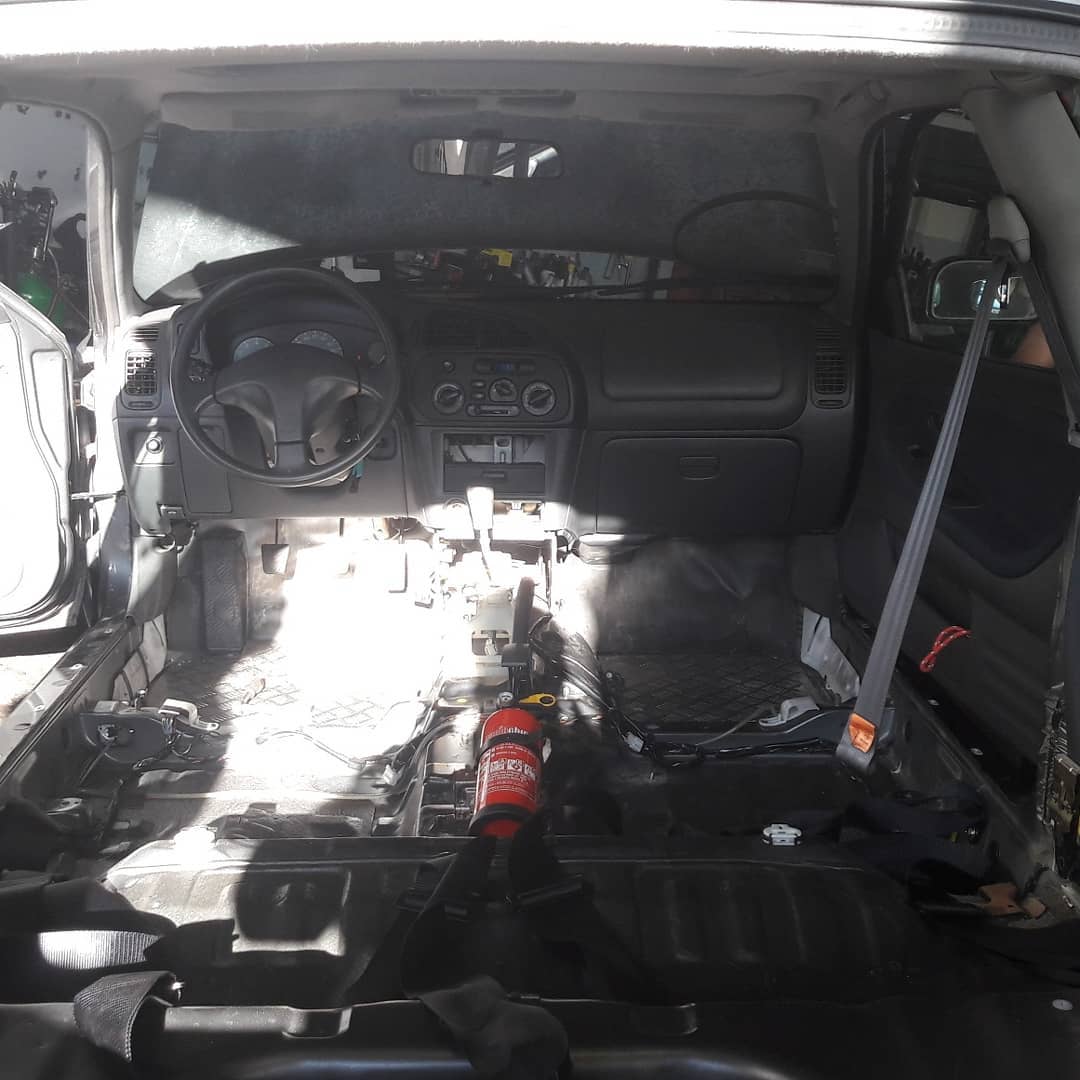 Comprámos um carro por 400 euros no OLX e fomos correr com ele! 23 Comprámos um carro por 400 euros no OLX e fomos correr com ele! 23