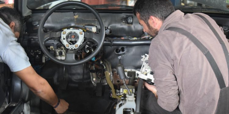 Comprámos um carro por 400 euros no OLX e fomos correr com ele! 48 Comprámos um carro por 400 euros no OLX e fomos correr com ele! 48